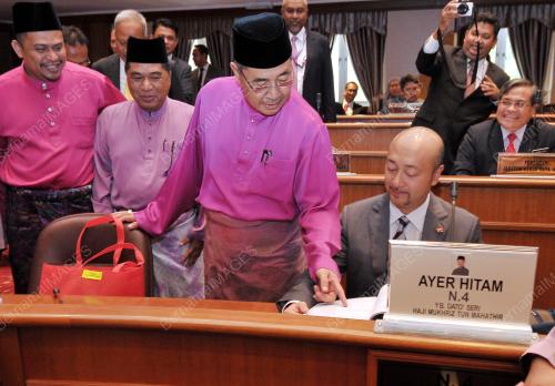 KD04_25042016_DUN_MUKHRIZ
