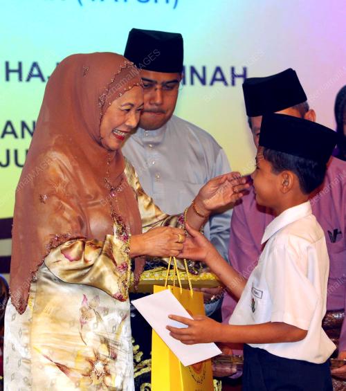 KD04_25072013_PERMAISURI_AGONG