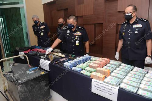 DATUK KAMARUL ZAMAN MAMAT