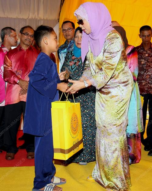 KD04_26112013_PERMAISURI_AGONG
