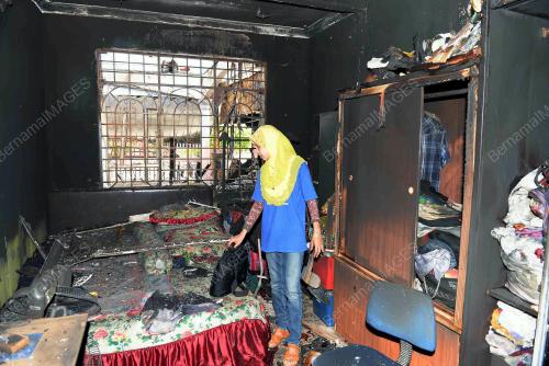 KD04_27062017_TERBAKAR