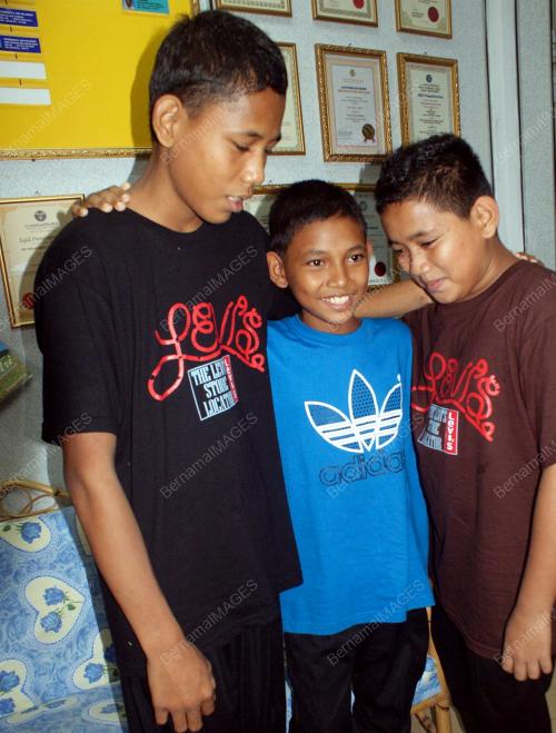 TIGA BERADIK