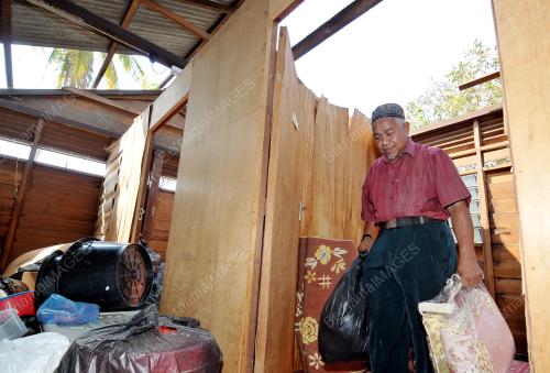 KD04_28042016_RUMAH_RIBUT