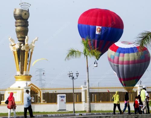 PESTA BELON UDARA PANAS