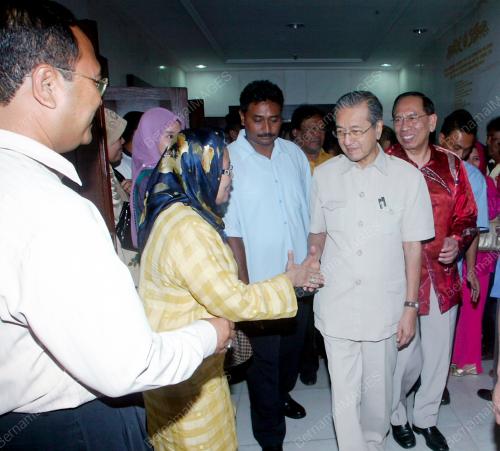 DR MAHATHIR MOHAMAD