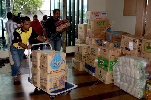 KD04_30122014_BANTUAN_BANJIR