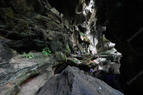 CAVING GUA GUNUNG KERIANG