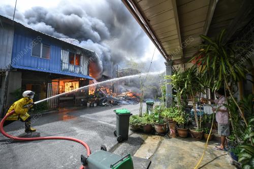 KEBAKARAN RUMAH KEDAI