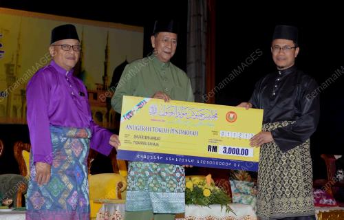 KD05_01122017_MAULIDUR