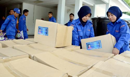 KD05_02102012_BANJIR_BANTUAN