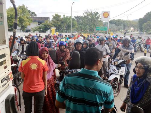 KD05_04112016_MINYAK_PERCUMA