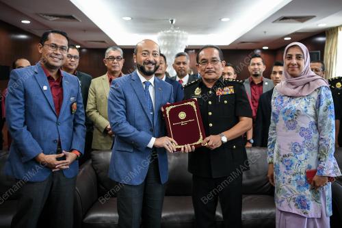 DATUK SERI MUKHRIZ TUN MAHATHIR
