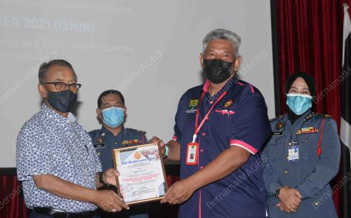 DATUK SERI DR ISMAIL ABD MUTTALIB