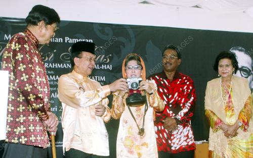 DR RAIS YATIM