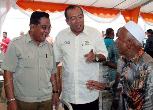 MAHDZIR KHALID