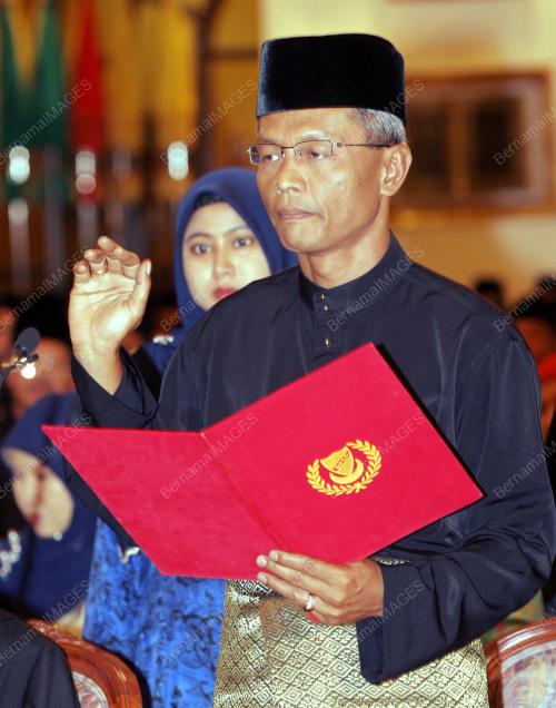 DATUK MAHDZIR KHALID
