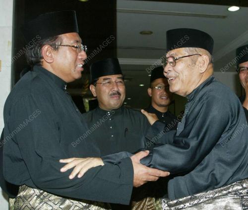 DATUK SERI MAHDZIR KHALID