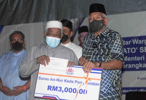 DATUK SERI MAHDZIR KHALID