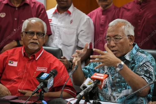 DATUK SERI MAHDZIR KHALID