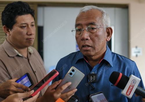 DATUK SERI MAHDZIR KHALID