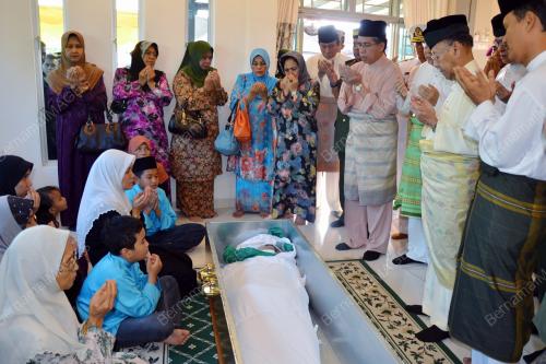 KD05_10022012_AGONG_JENAZAH