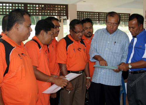 DATUK SERI MAHDZIR KHALID
