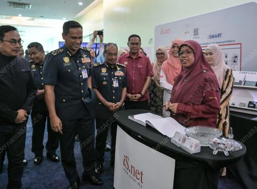 DATUK AIMAN ATHIRAH SABU