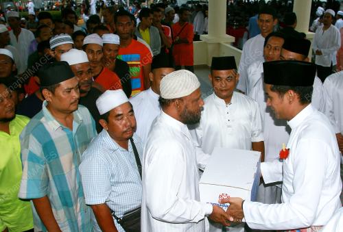 KD05_10082012_KHAIRY_BANTUAN
