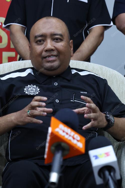 AHMAD NIZZAM ISMAIL