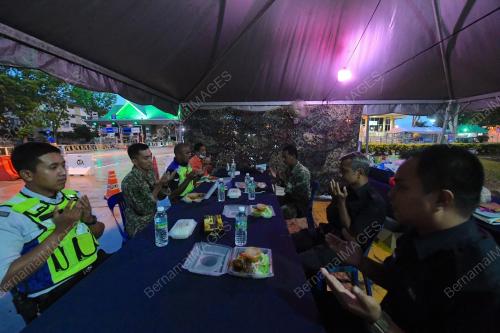 BERBUKA PUASA
