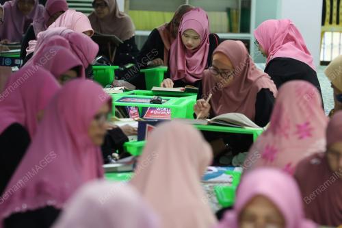 WORLD QURAN HOUR