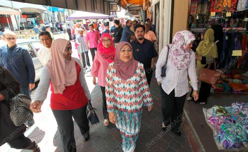 KD05_16062017_BAZAAR