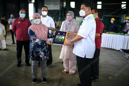 KD05_16102021_MENTERI_KENAF_BN202110154422