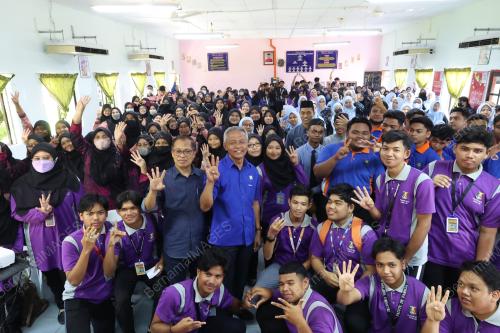 DATUK OTHMAN AZIZ