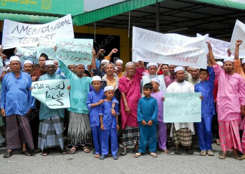 BANTAHAN BAKAR QURAN
