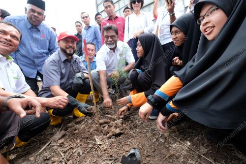 KD05_17102019_HARI_HUTAN_BN201910144231
