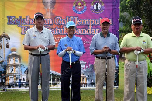 KD05_18022012_AGONG_GOLF