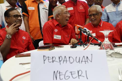 DATUK SERI MAHDZIR KHALID