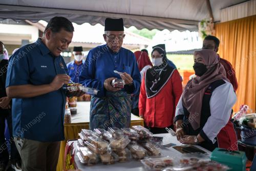 DATUK SERI MAHDZIR KHALID