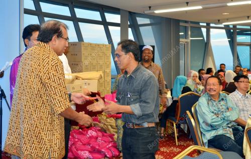 DATUK SERI MAHDZIR KHALID