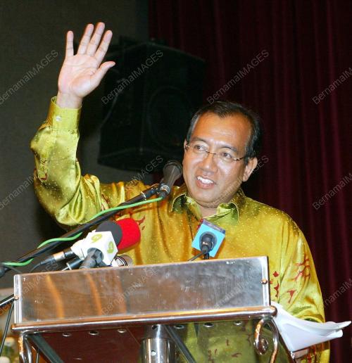 DATUK SERI MAHDZIR KHALID