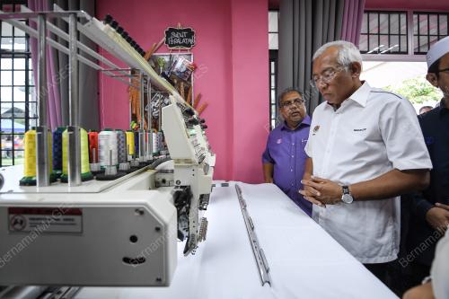 DATUK SERI MAHDZIR KHALID