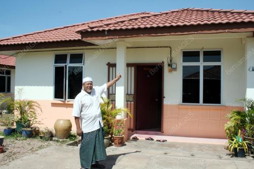 AWANG ISMAIL