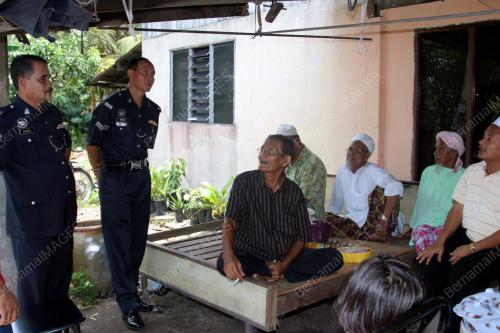 MENGUMPUL MAKLUMAT
