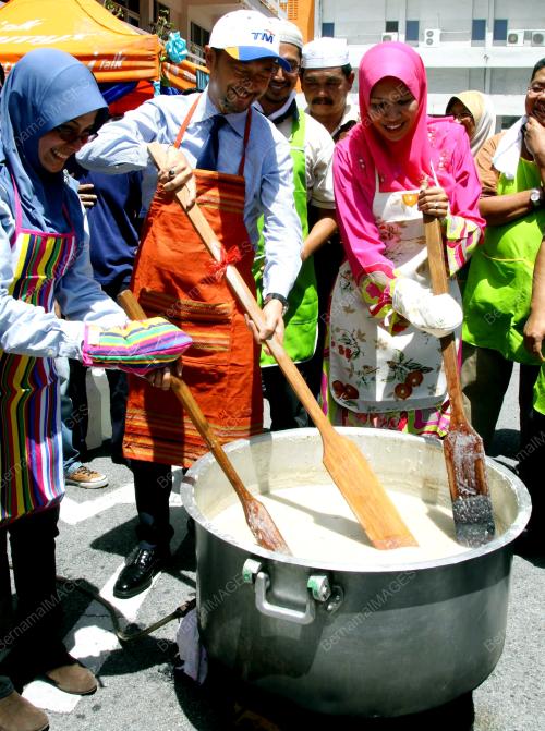 KD05_25072013_MUKHRIZ_TM