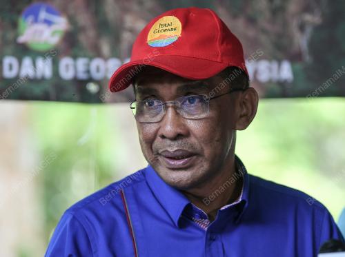 DATUK SERI TAKIYUDDIN HASSAN