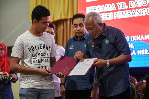 DATUK SERI MAHDZIR KHALID