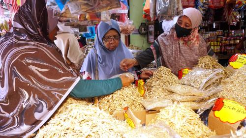 PENGUNJUNG TANJUNG DAWAI