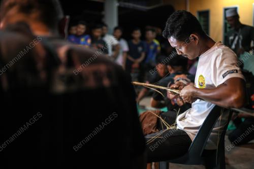 PERMAINAN WAU LED