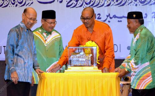 KD05_29122012_AGONG